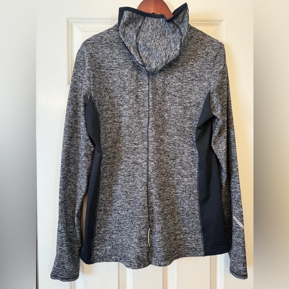 Brooks Running Athletic Long Sleeve Zip up lightweight jacket with hood Size XL - Picture 2 of 8